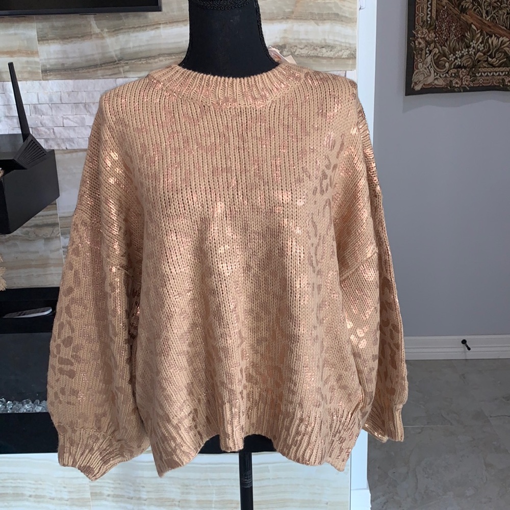 NWT ANDTHEWHY Women’s Metallic Leopard Oversize Sweater Gold size M/L